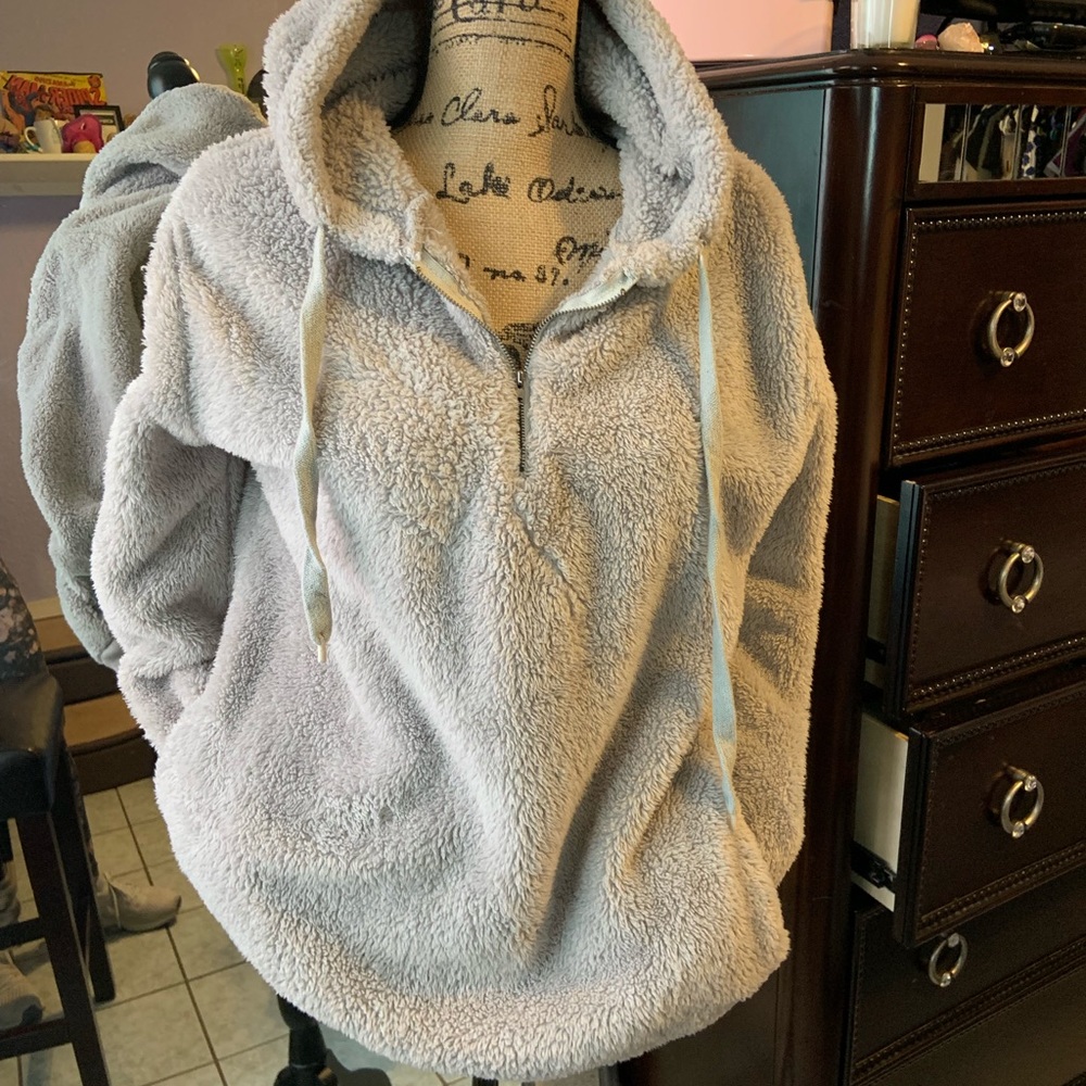 Oversized Fluffy Zip Up Hoodie/Sweater- M 🌸